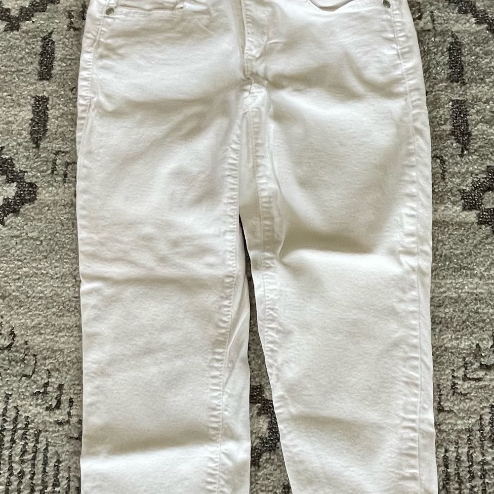 Code Bleu White Straight Leg Capris size 4